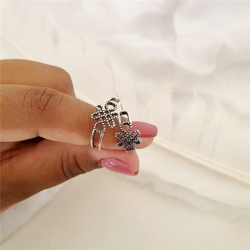 BRINCO PRATA 925 MEIA ARGOLA FLOR VAZADA