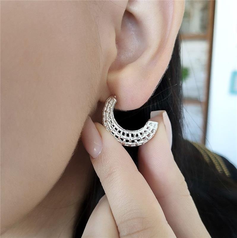 BRINCO PRATA 925 MEIA ARGOLA TRANÇADA