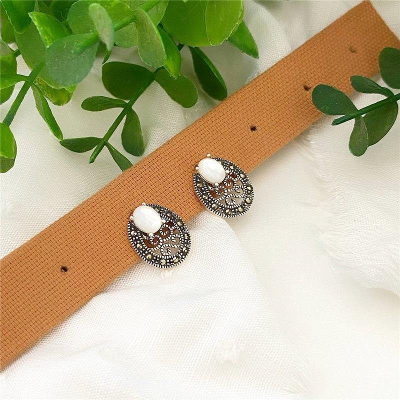 BRINCO PRATA 925 OVAL COM PEDRA NATURAL