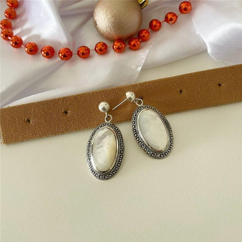 BRINCO PRATA 925 OVAL PENDURADO COM PEDRA NATURAL