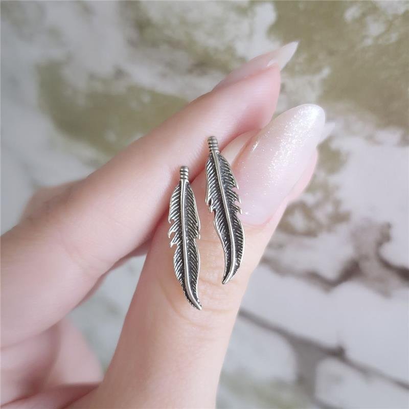 BRINCO PRATA 925 PENA TRABALHADA BALI MÉDIA