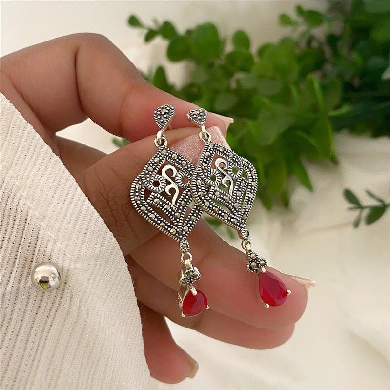 BRINCO PRATA 925 PENDURADO ARABESCOS COM PEDRA PENDURADA