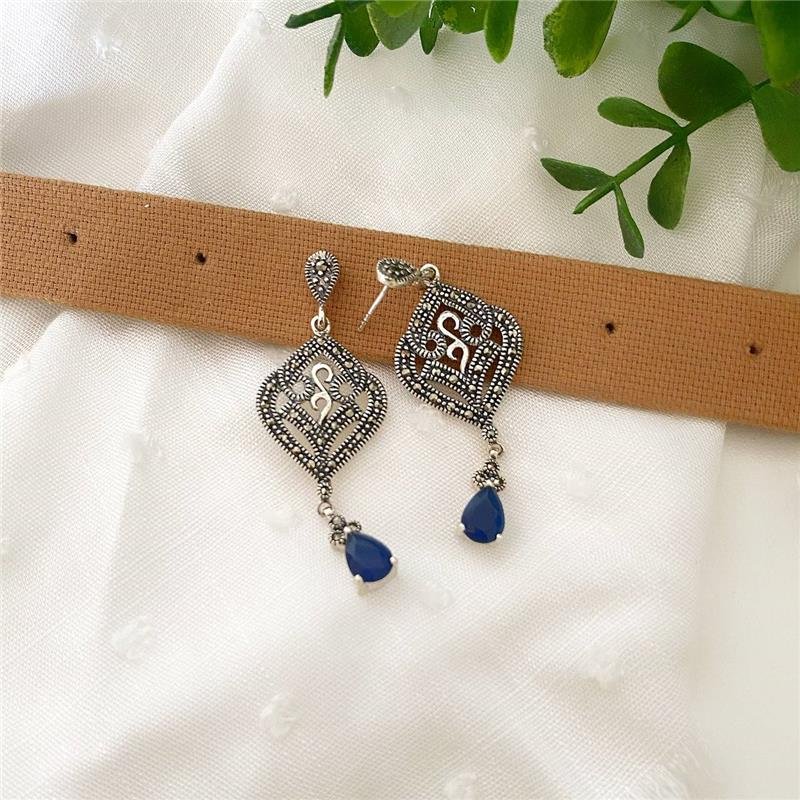 BRINCO PRATA 925 PENDURADO ARABESCOS COM PEDRA PENDURADA