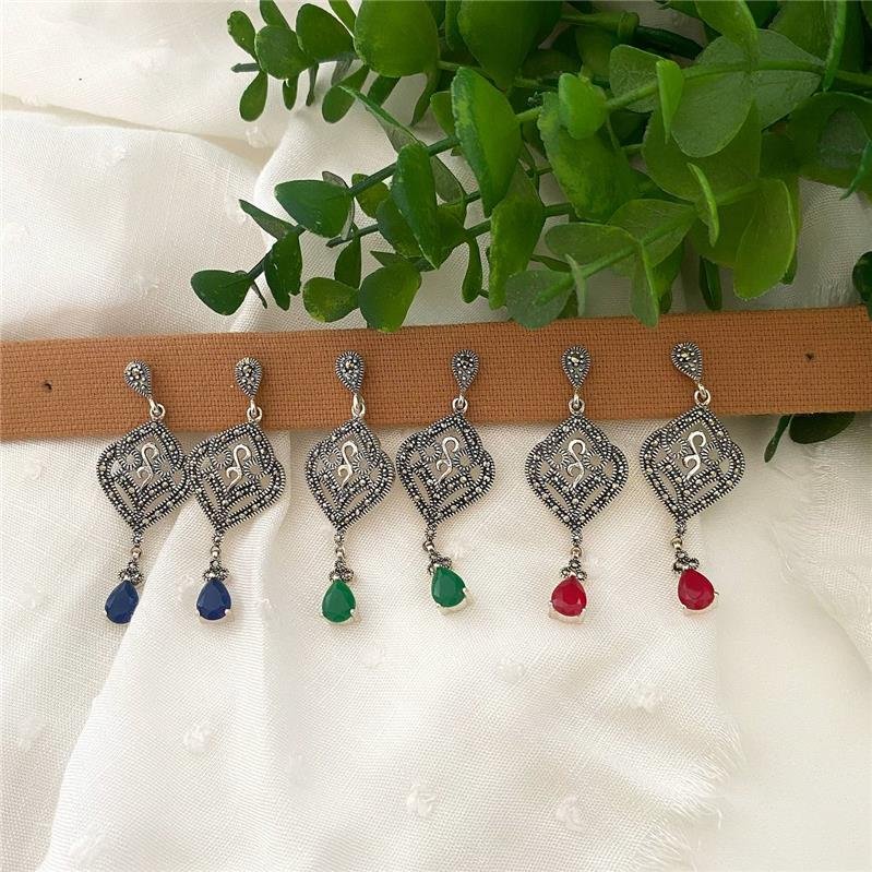 BRINCO PRATA 925 PENDURADO ARABESCOS COM PEDRA PENDURADA