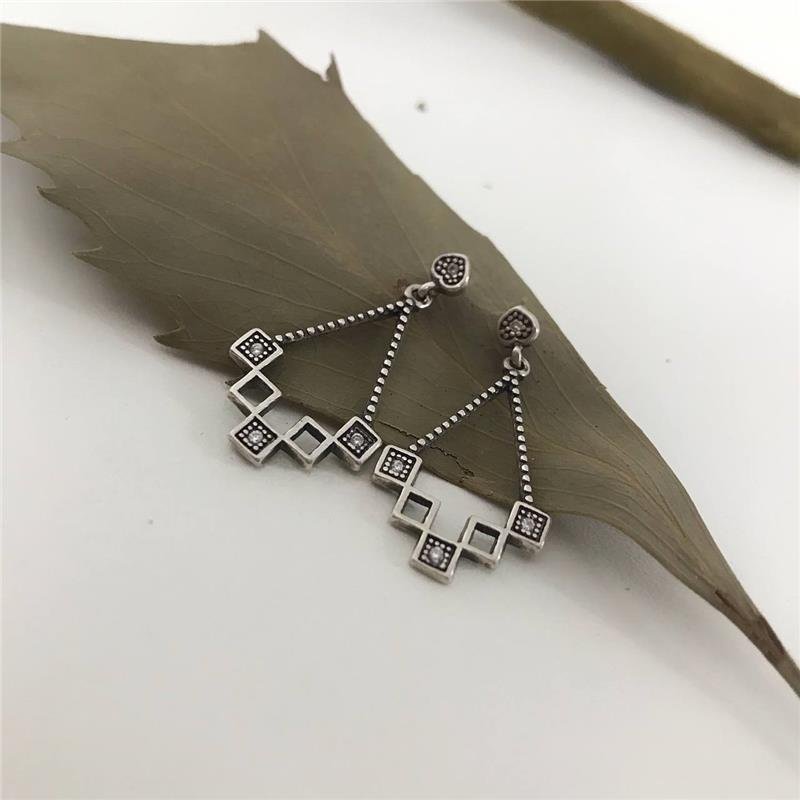 BRINCO PRATA 925 PENDURADO GEOMÉTRICO TRIÂNGULO