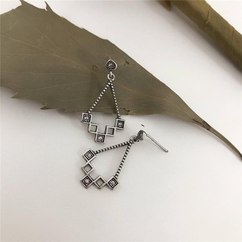 BRINCO PRATA 925 PENDURADO GEOMÉTRICO TRIÂNGULO