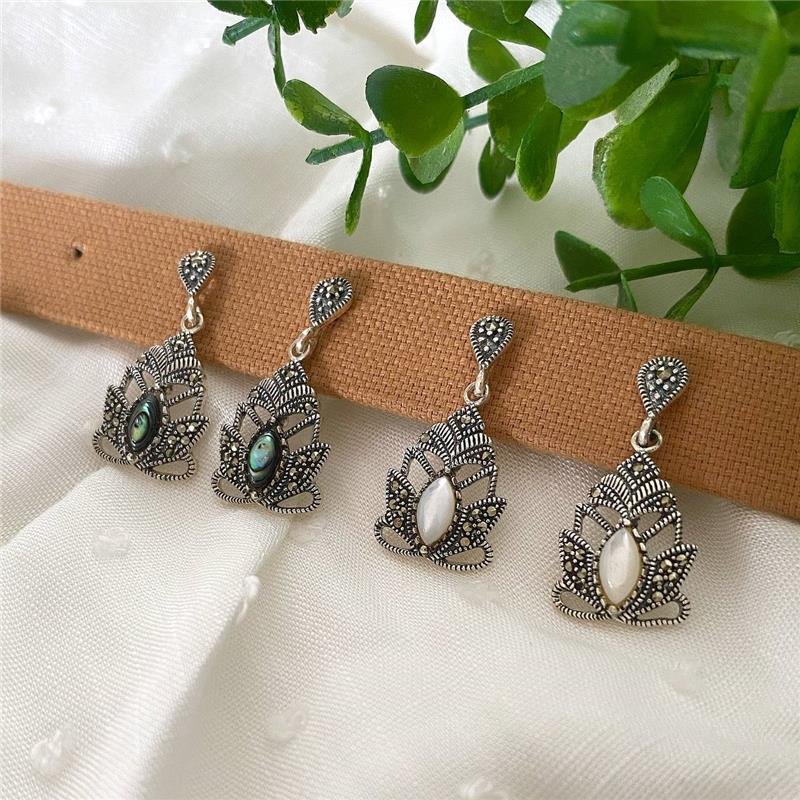 BRINCO PRATA 925 PENDURADO LOTUS PEDRA NATURAL 