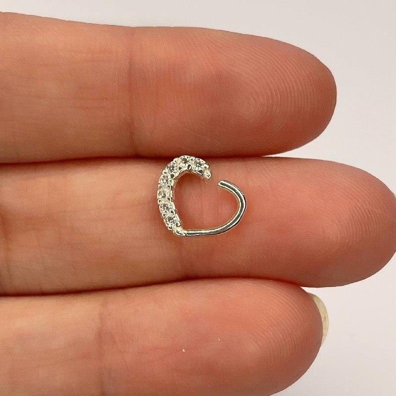 BRINCO PRATA 925 PIERCING CORAÇÃO LATERAL CRAVEJADA MICROZIRCÔNIAS