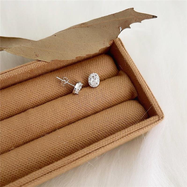 BRINCO PRATA 925 PONTO LUZ OVAL CRAVEJADO