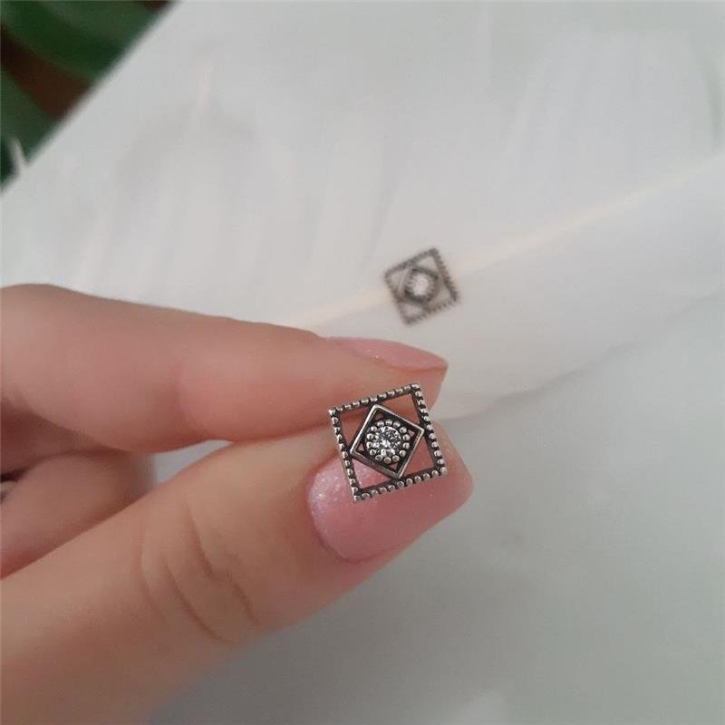 BRINCO PRATA 925 QUADRADO COM LOSANGO E ZIRCÔNIA