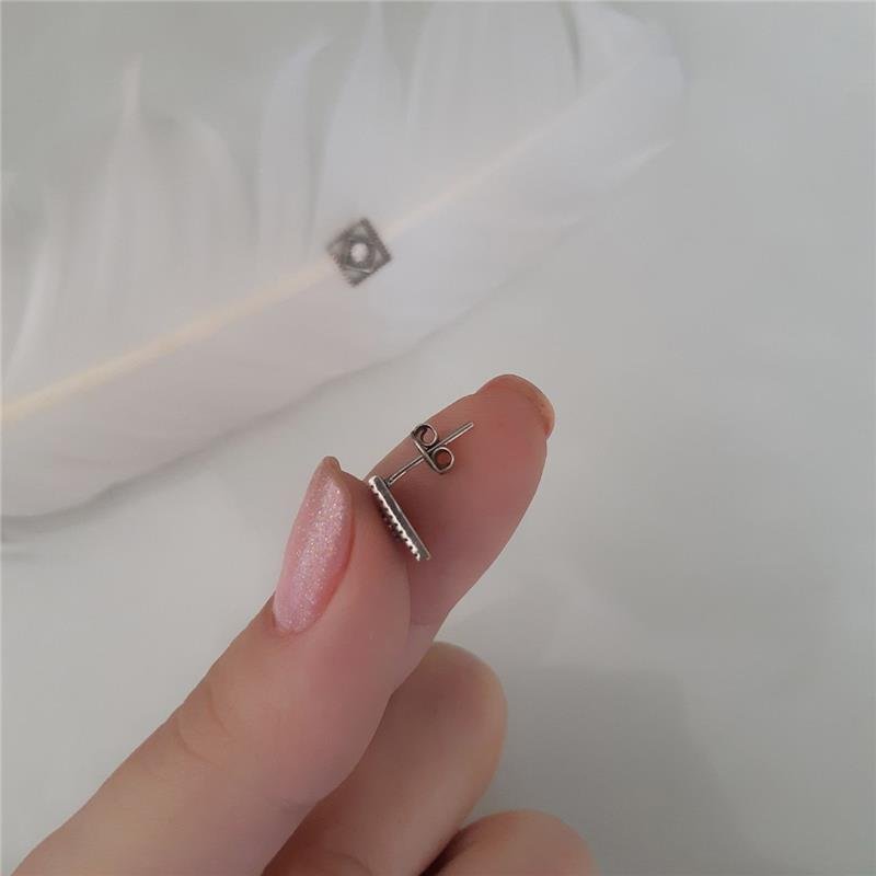 BRINCO PRATA 925 QUADRADO COM LOSANGO E ZIRCÔNIA