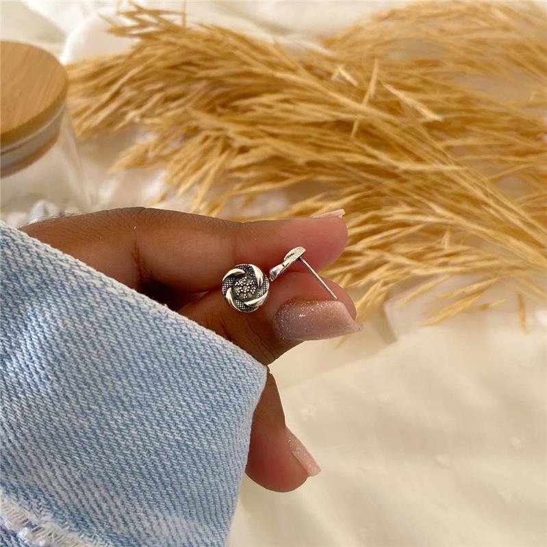 BRINCO PRATA 925 REDONDO LATERAL TORCIDA