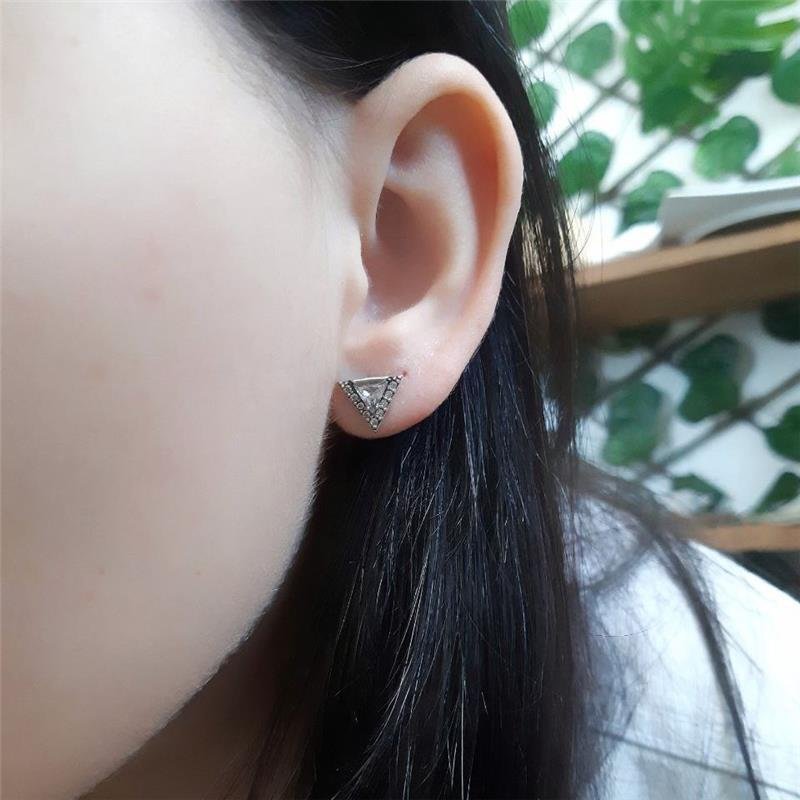 BRINCO PRATA 925 TRIÂNGULO COM ZIRCÔNIAS