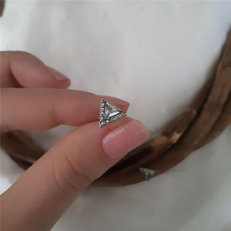 BRINCO PRATA 925 TRIÂNGULO COM ZIRCÔNIAS