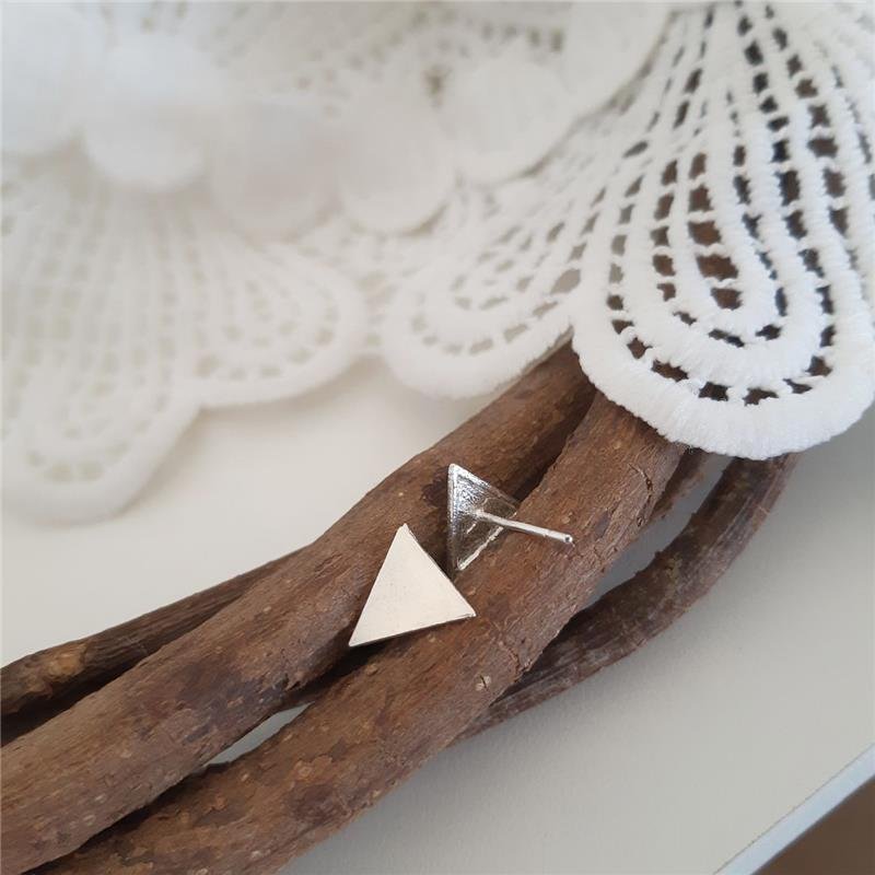 BRINCO PRATA 925 TRIÂNGULO LISO