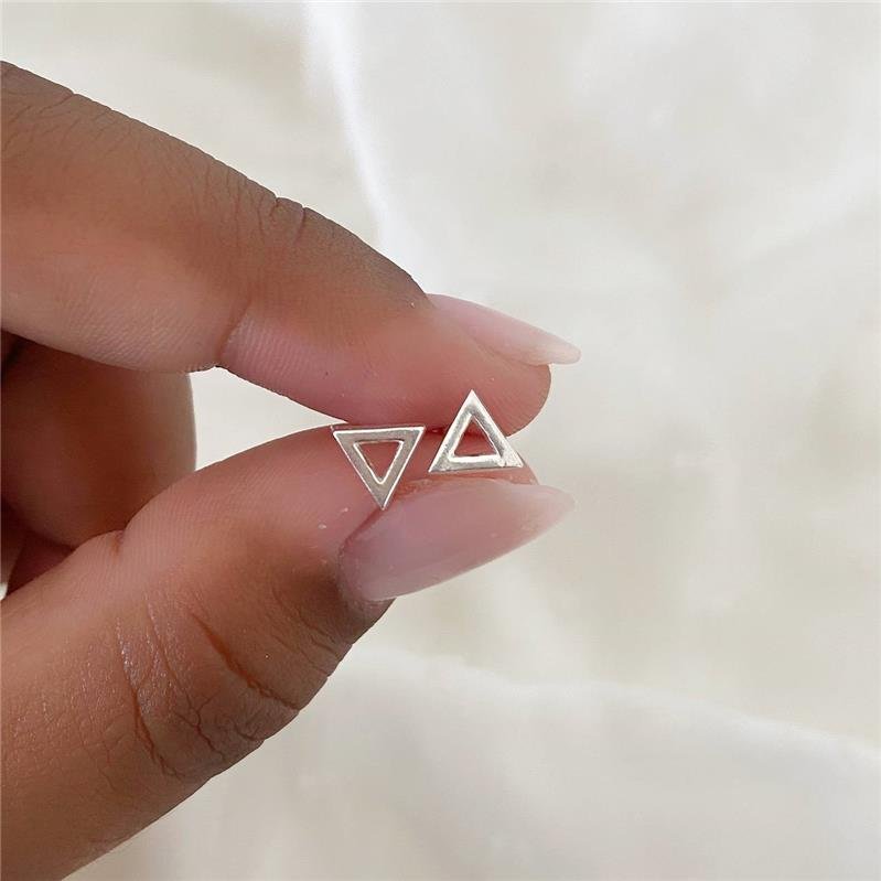 BRINCO PRATA 925 TRIÂNGULO LISO