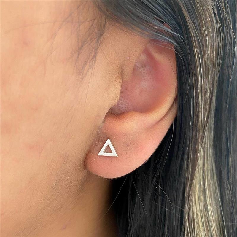 BRINCO PRATA 925 TRIÂNGULO LISO