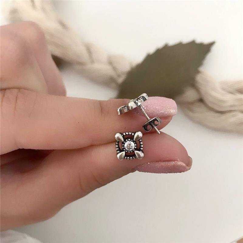 BRINCO PRATA BALI 925 REDONDO QUATRO GOTAS COM ZIRCÔNIA CENTRAL