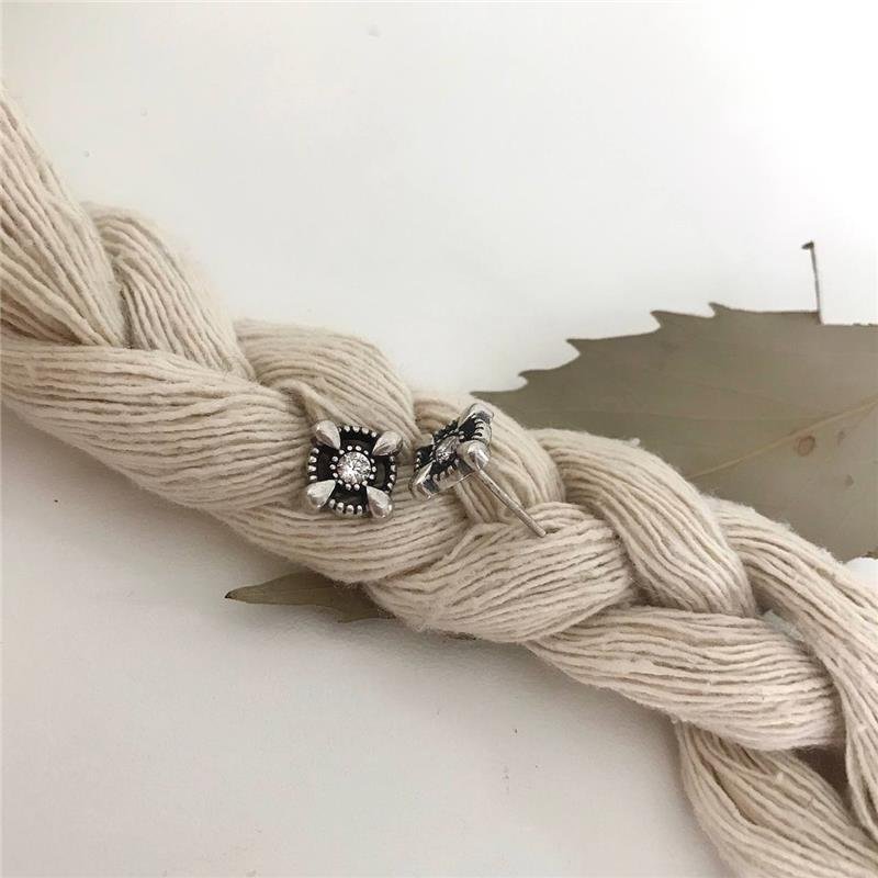 BRINCO PRATA BALI 925 REDONDO QUATRO GOTAS COM ZIRCÔNIA CENTRAL