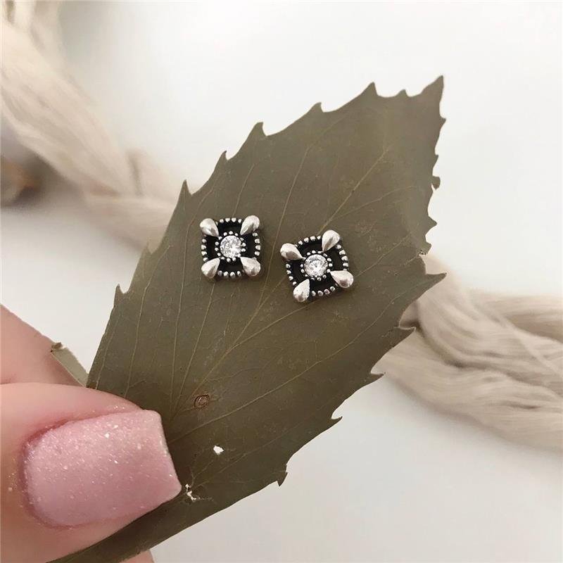 BRINCO PRATA BALI 925 REDONDO QUATRO GOTAS COM ZIRCÔNIA CENTRAL