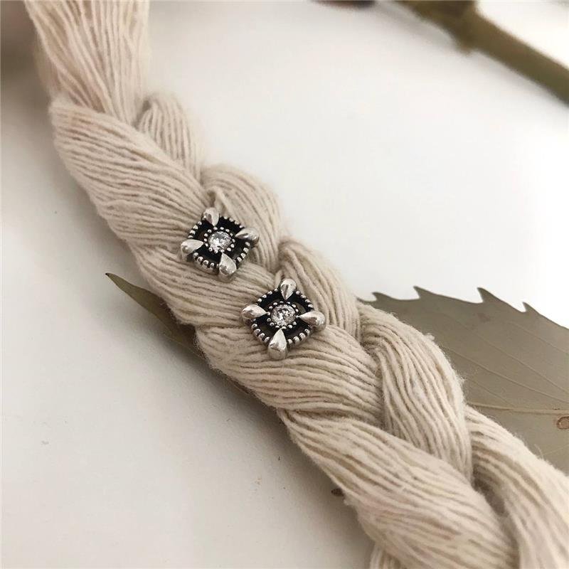 BRINCO PRATA BALI 925 REDONDO QUATRO GOTAS COM ZIRCÔNIA CENTRAL