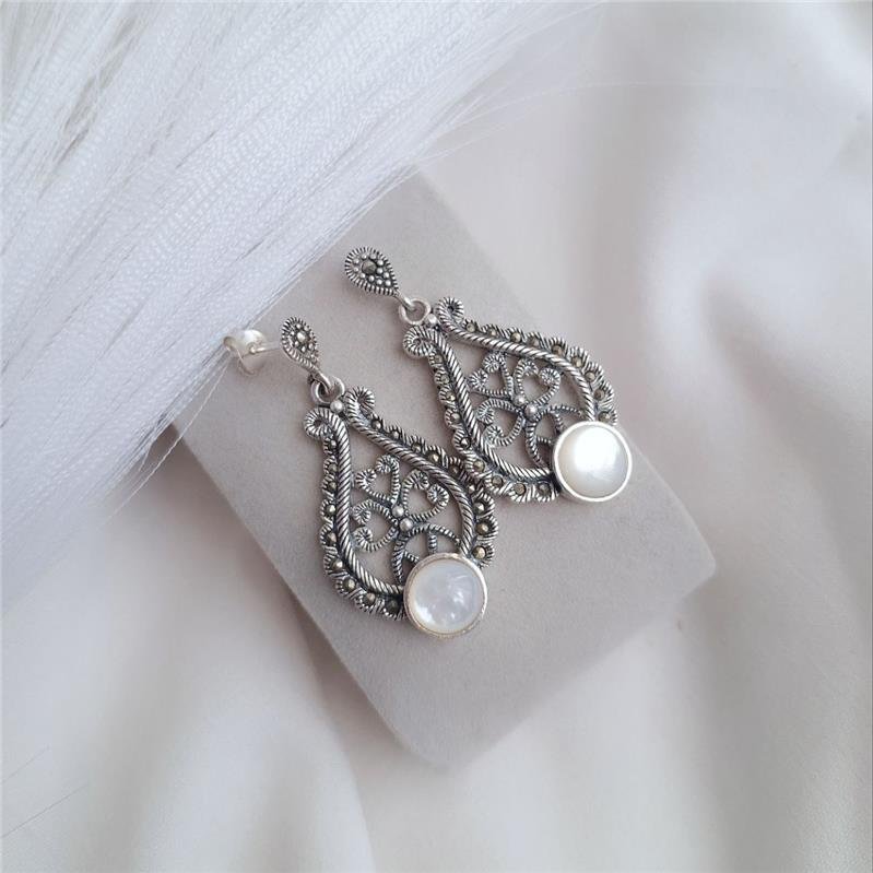 BRINCO PRATA BALI BASE GOTA PENDURADO ARABESCO CORAÇÃO TRABALHADO MARCASSITA PEDRA NATURAL REDONDA