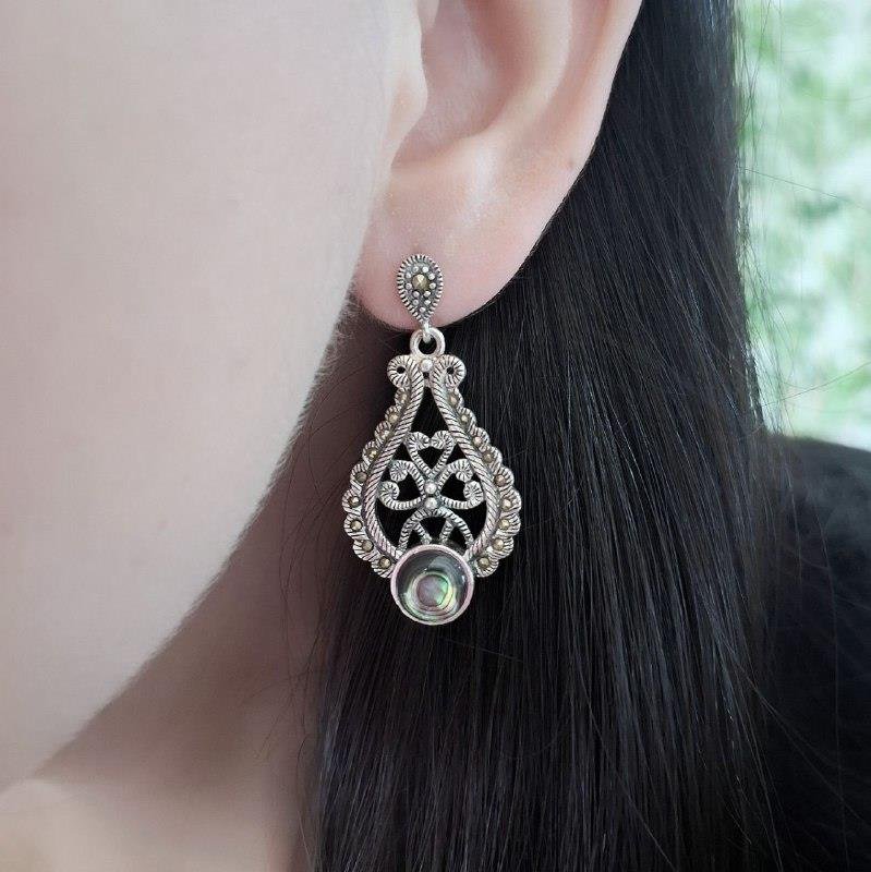 BRINCO PRATA BALI BASE GOTA PENDURADO ARABESCO CORAÇÃO TRABALHADO MARCASSITA PEDRA NATURAL REDONDA