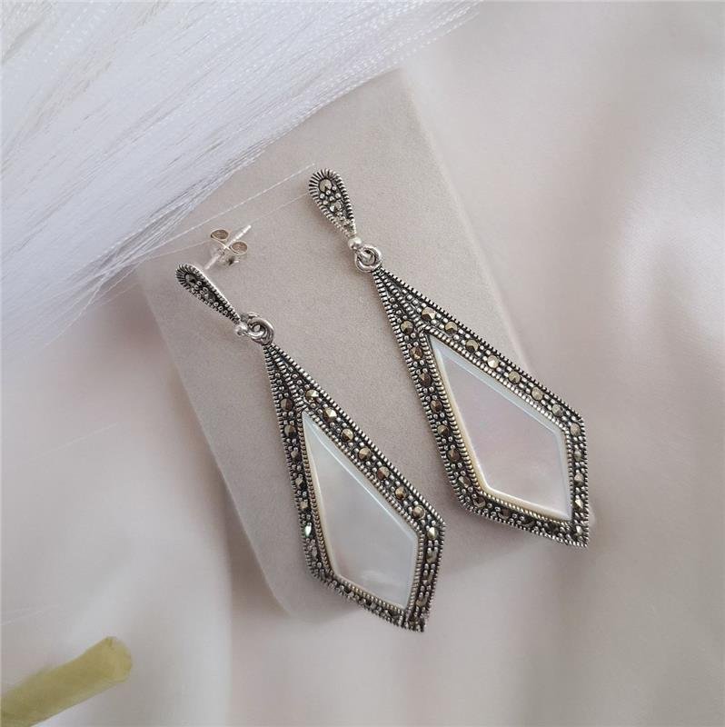 BRINCO PRATA BALI GEOMÉTRICO MADRE PÉROLA MARCASSITA EM VOLTA BASE GOTA