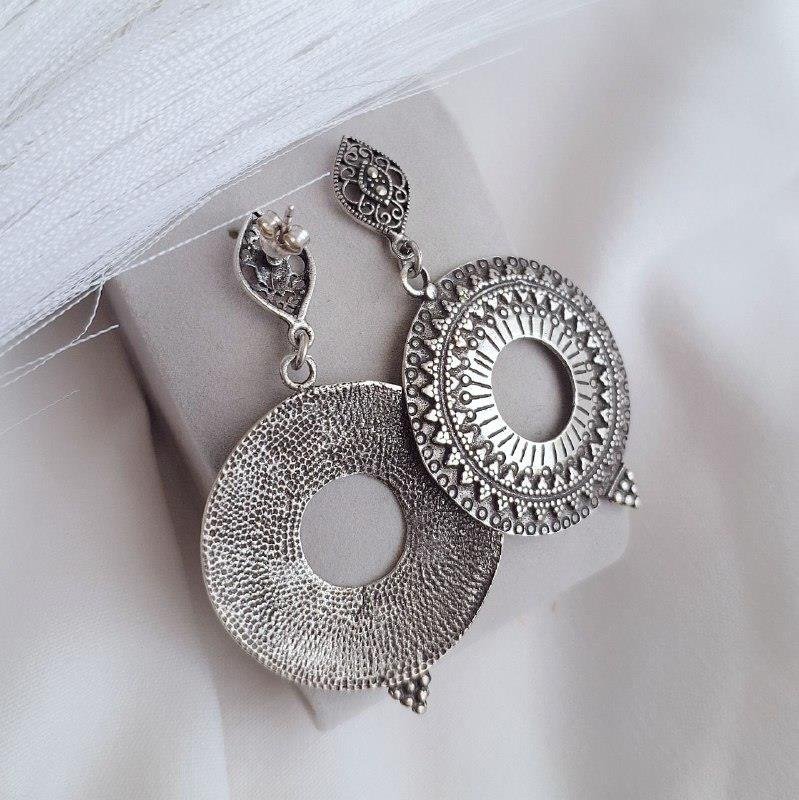 BRINCO PRATA BALI MANDALA VAZADA MEIO BASE MARCASSITA