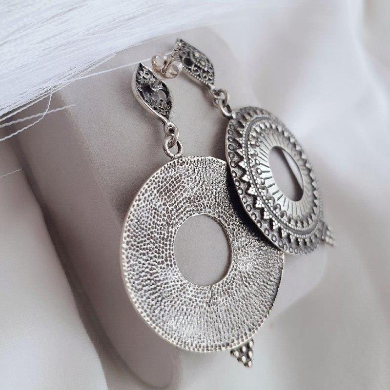 BRINCO PRATA BALI MANDALA VAZADA MEIO BASE MARCASSITA