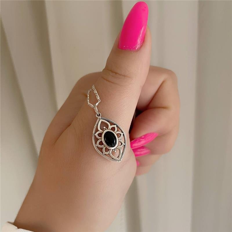 COLAR COM PINGENTE TRABALHADO COM PEDRA NATURAL