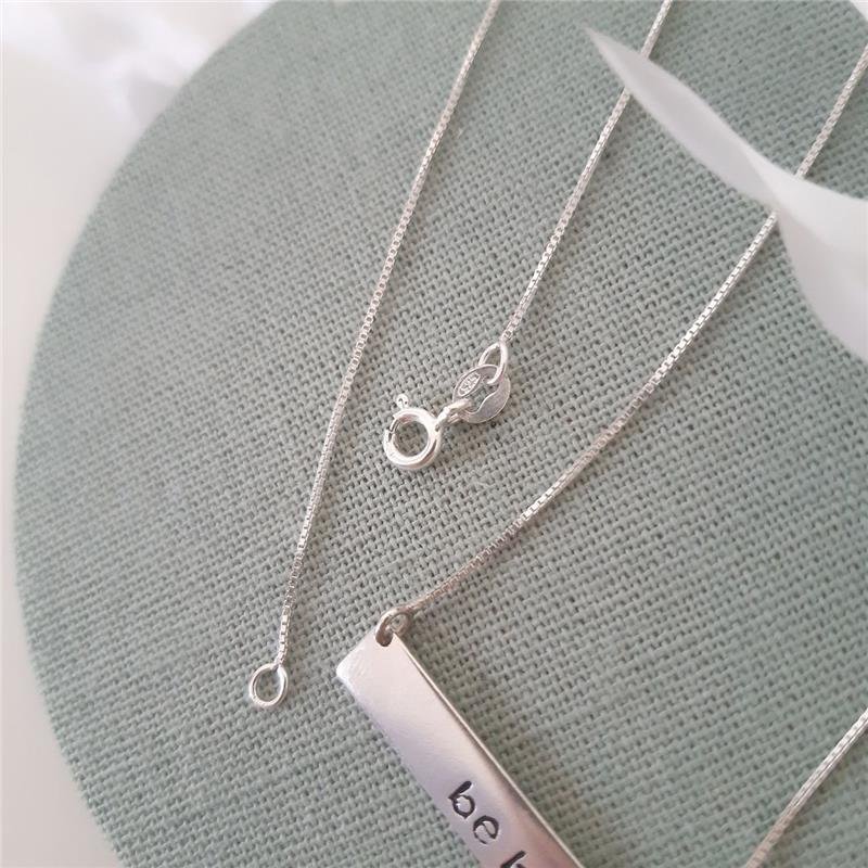 COLAR PRATA 925 PLAQUINHA ESCRITA BE BRAVE