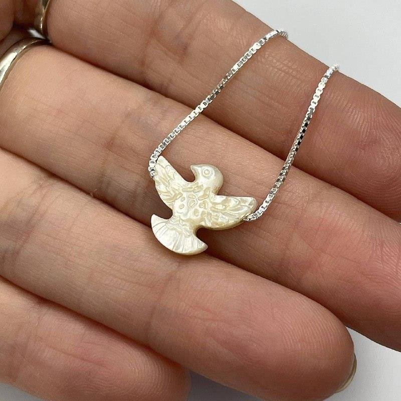 COLAR PRATA 925 POMBA ESPÍRITO SANTO MADREPÉROLA