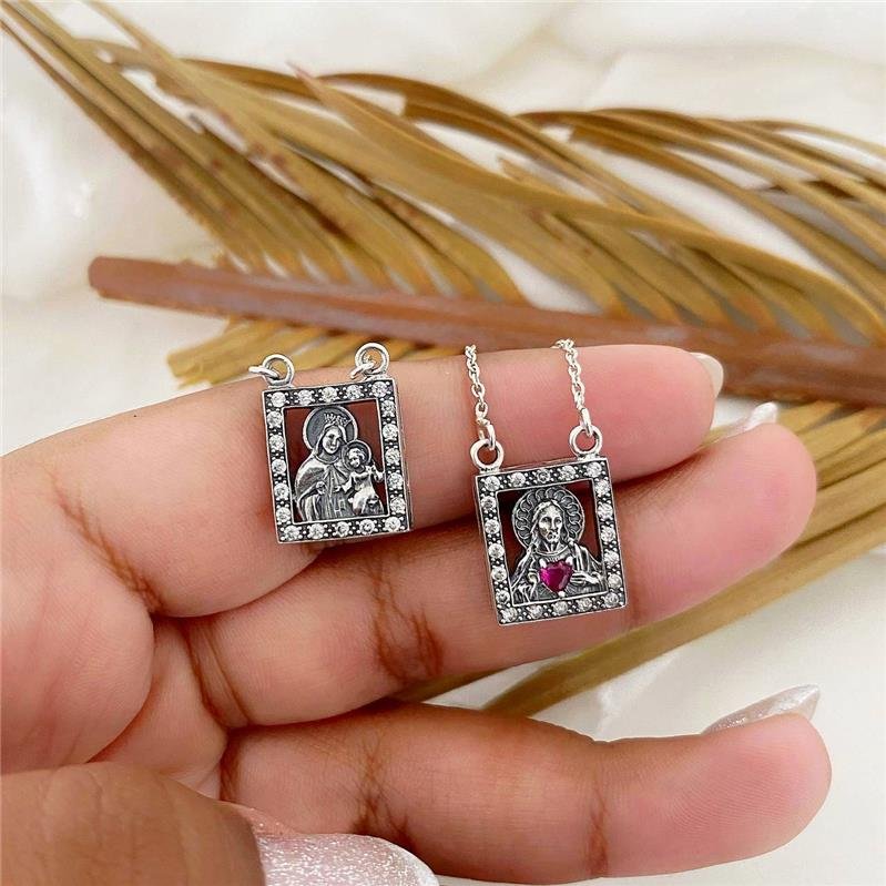 ESCAPULÁRIO PRATA 925 VAZADO COM PEDRAS