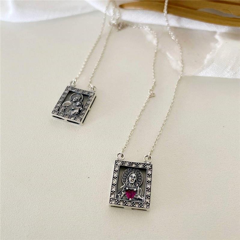 ESCAPULÁRIO PRATA 925 VAZADO COM PEDRAS