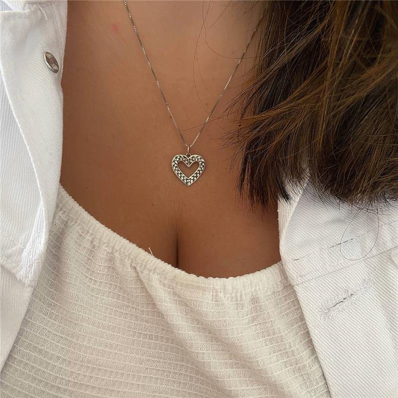 PINGENTE CORAÇÃO VAZADO LISO TRANÇADO