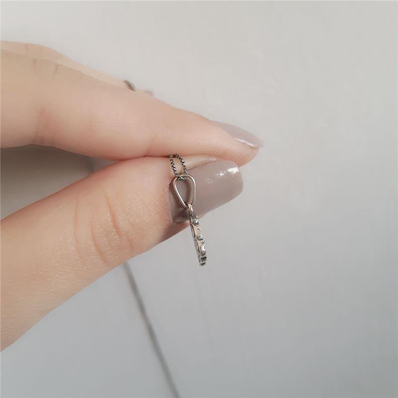 PINGENTE FLOR VAZADA COM ZIRCÔNIA NO CENTRO