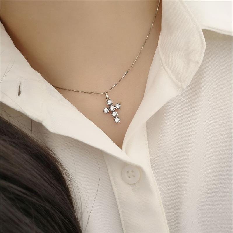 PINGENTE PRATA 925 CRUZ BOLINHAS COM PEDRA