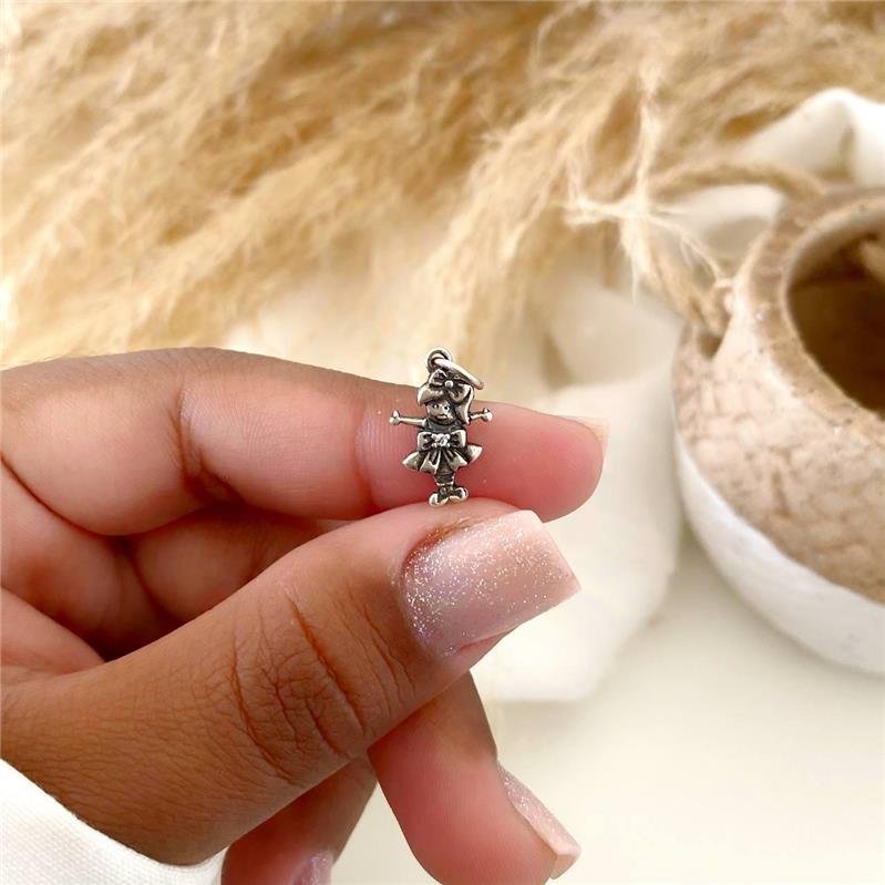 PINGENTE PRATA 925 FILHA MENINA BRAÇOS ABERTOS