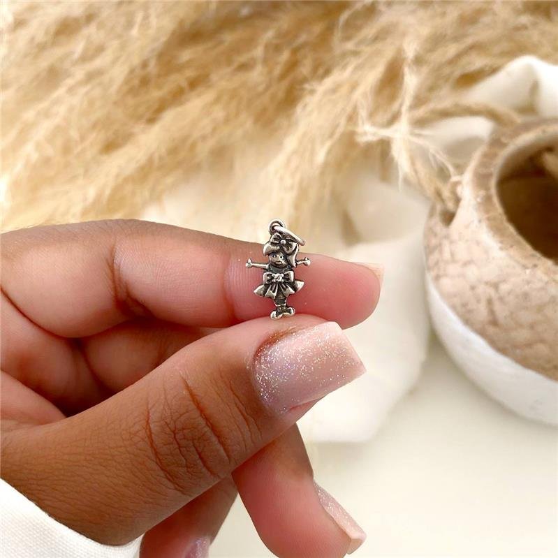 PINGENTE PRATA 925 FILHA MENINA BRAÇOS ABERTOS