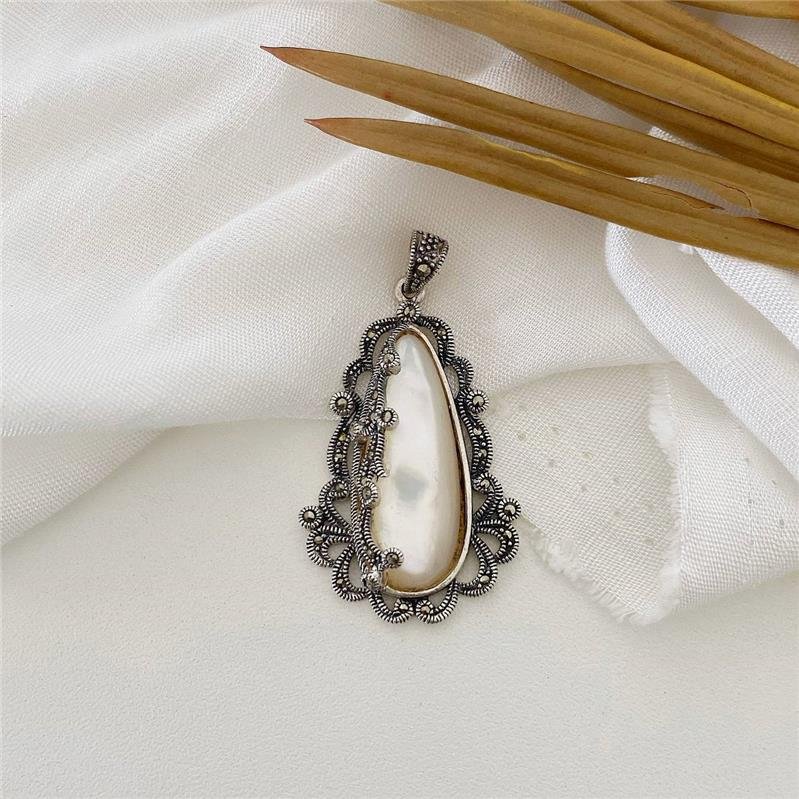 PINGENTE PRATA 925 GOTA COM RAMOS MADRE PÉROLA