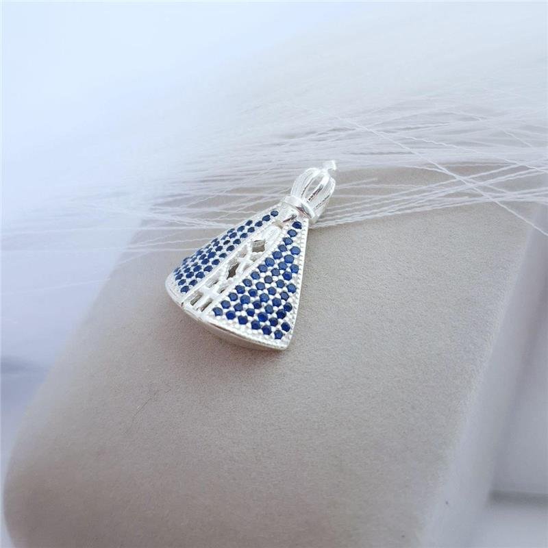 PINGENTE PRATA 925 NOSSA SENHORA APARECIDA CRAVEJADA MICROZIRCÔNIAS AZUIS