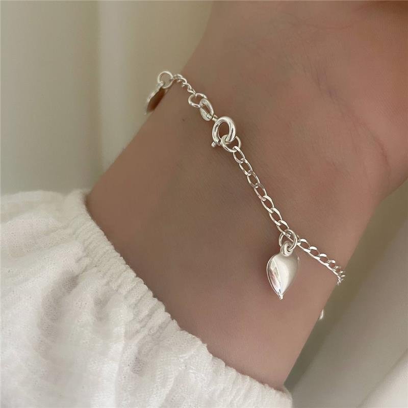 PULSEIRA CORAÇÕES PENDURADOS ABAULADOS 