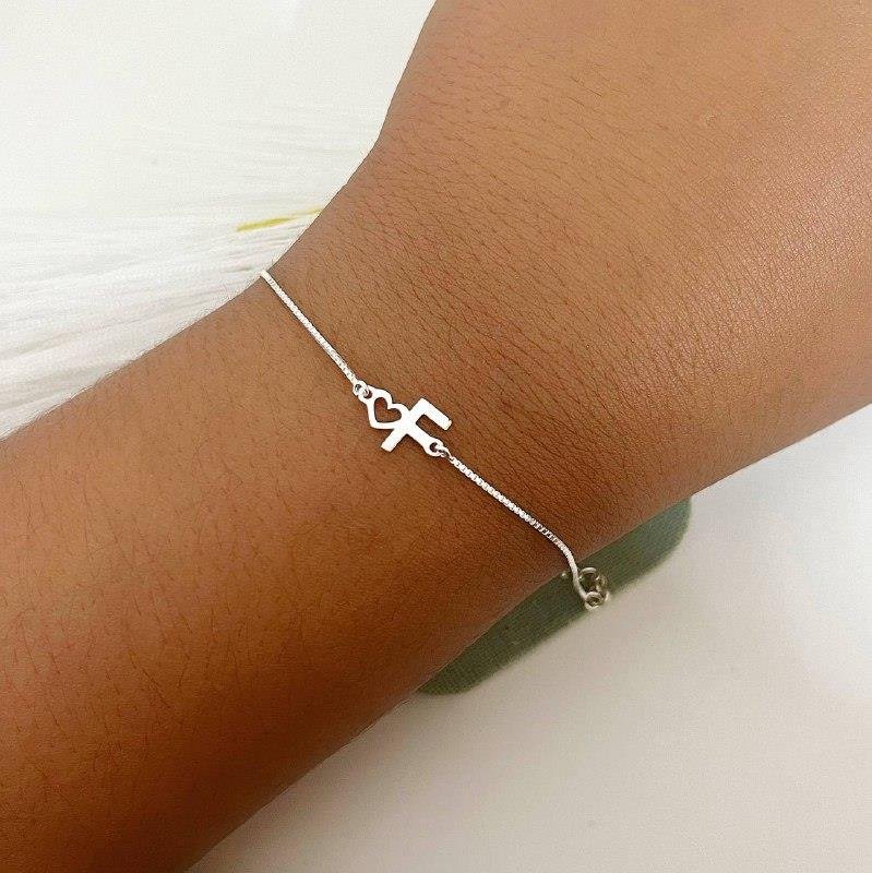 PULSEIRA PRATA 925 LETRA F CORAÇÃO