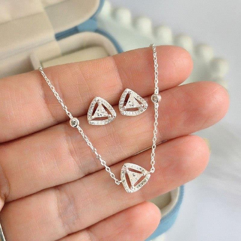 PULSEIRA PRATA 925 TRIÂNGULO CRAVEJADO PONTO LUZ