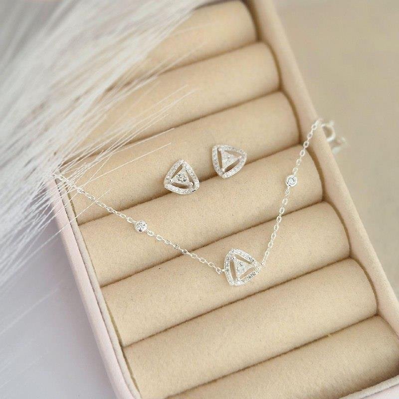 PULSEIRA PRATA 925 TRIÂNGULO CRAVEJADO PONTO LUZ